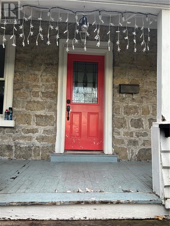 206 QUEEN Street E