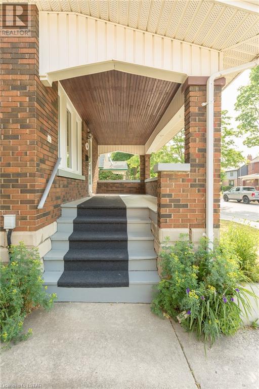 64 BEATTIE Avenue