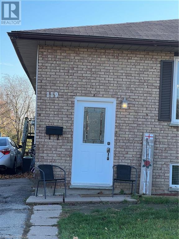 119 NICKOLAS Crescent