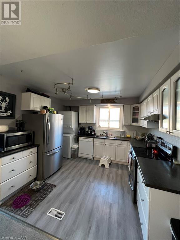119 NICKOLAS Crescent