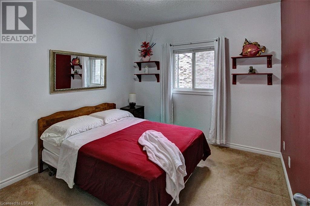 1152 OAKCROSSING Road Unit# MAIN