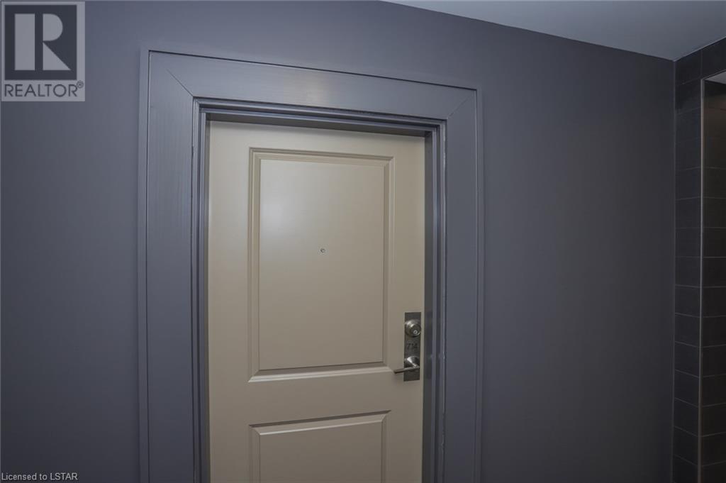 240 VILLAGE WALK Boulevard Unit# 714