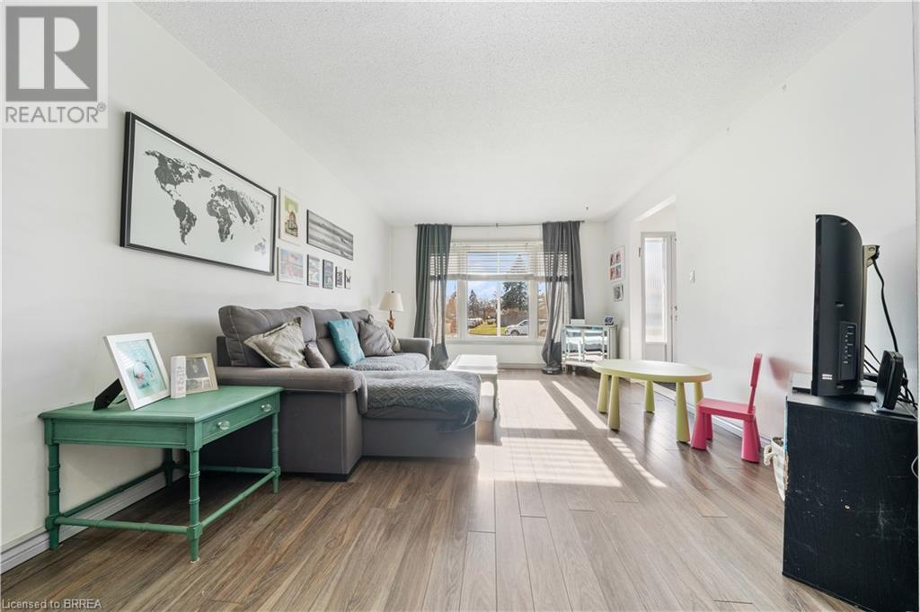 16 MAPLE Crescent