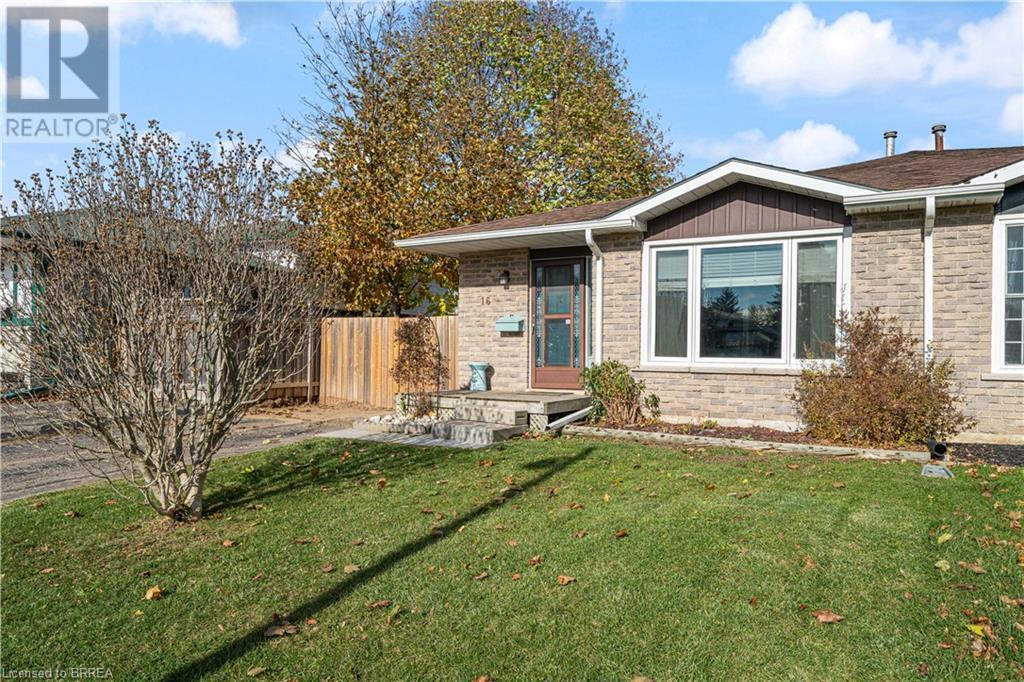 16 MAPLE Crescent