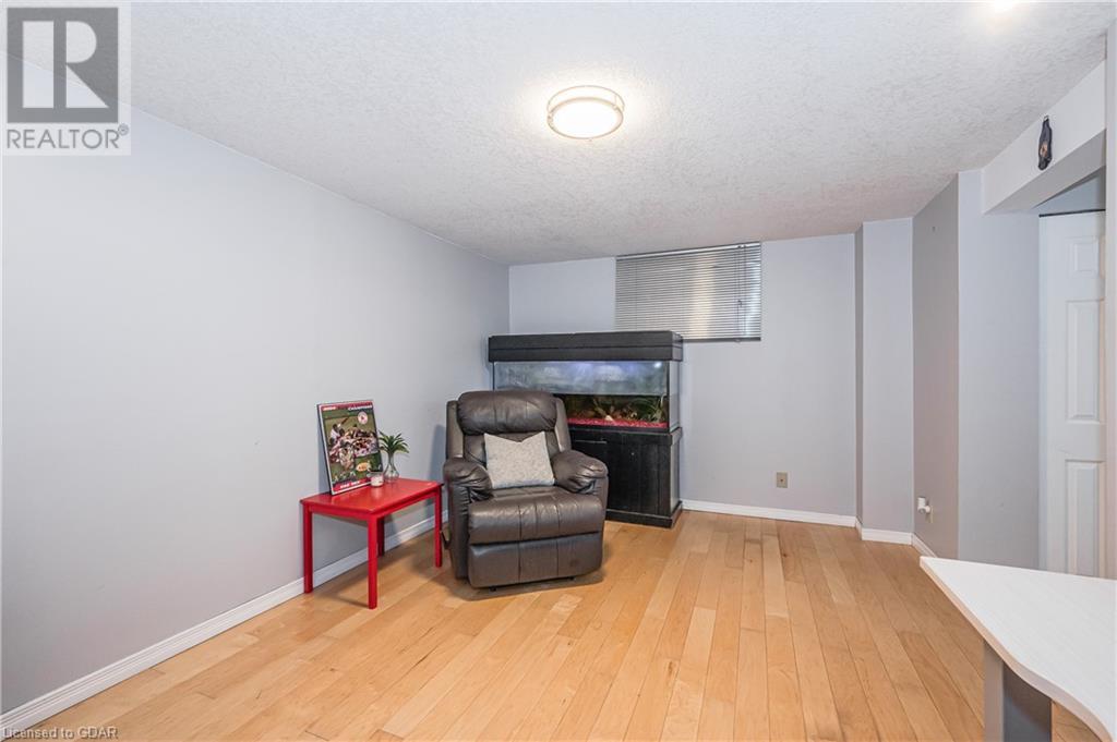 516 WHITELAW Road