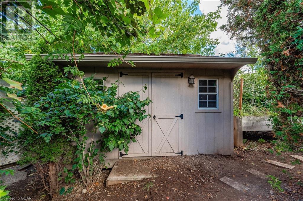516 WHITELAW Road