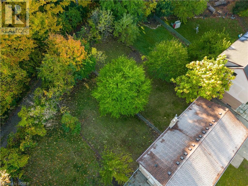 72-74 OAKWOOD Avenue