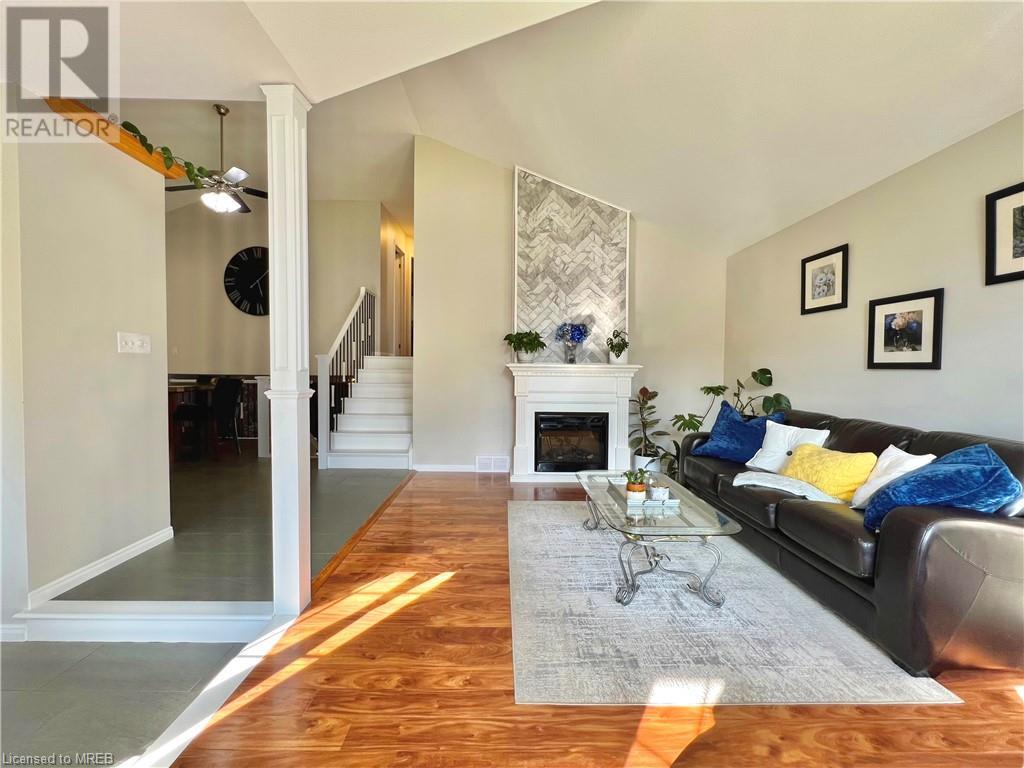 4 WARBLER WOODS Place