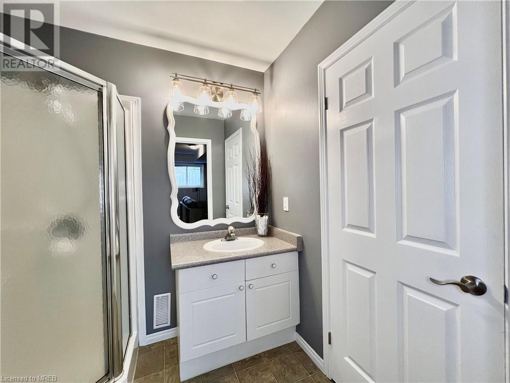 4 WARBLER WOODS Place
