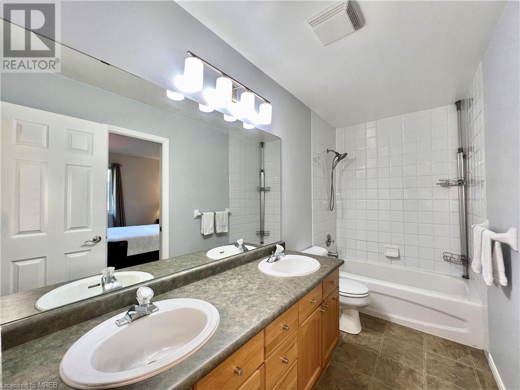4 WARBLER WOODS Place