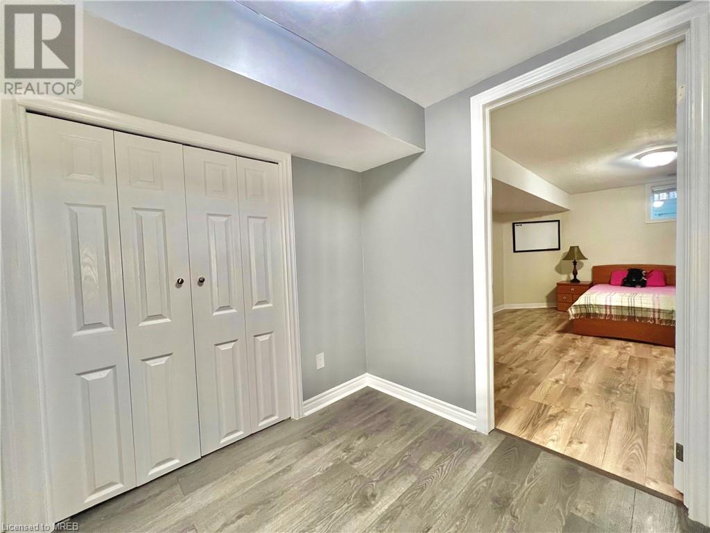 4 WARBLER WOODS Place