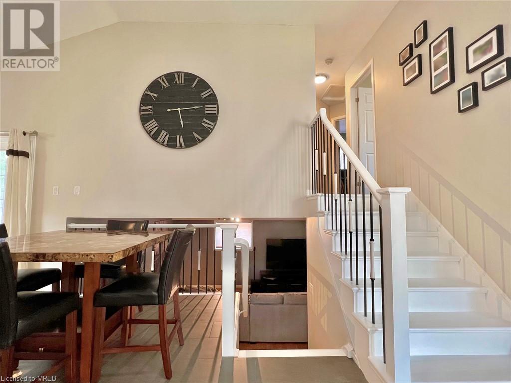 4 WARBLER WOODS Place