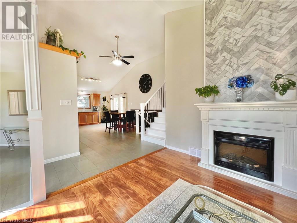 4 WARBLER WOODS Place