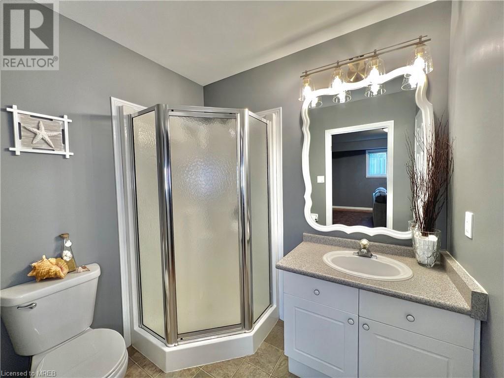 4 WARBLER WOODS Place