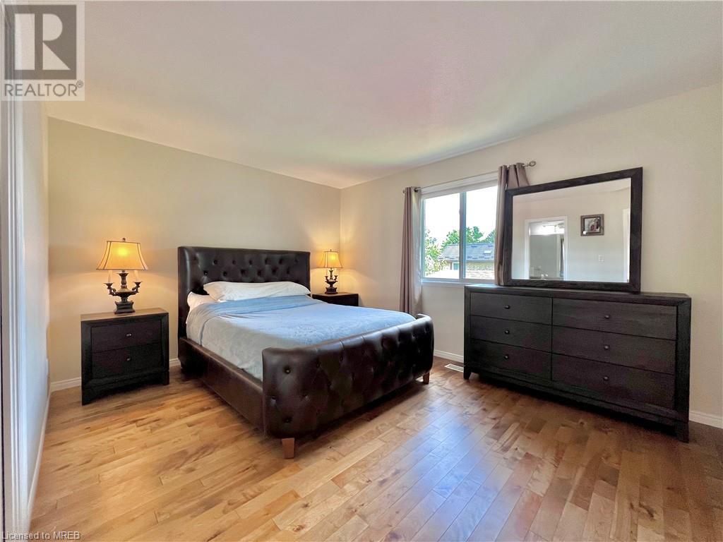 4 WARBLER WOODS Place