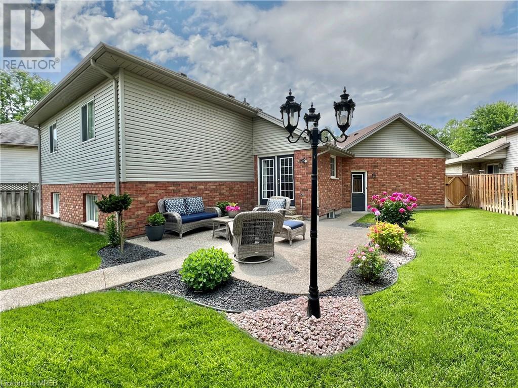 4 WARBLER WOODS Place