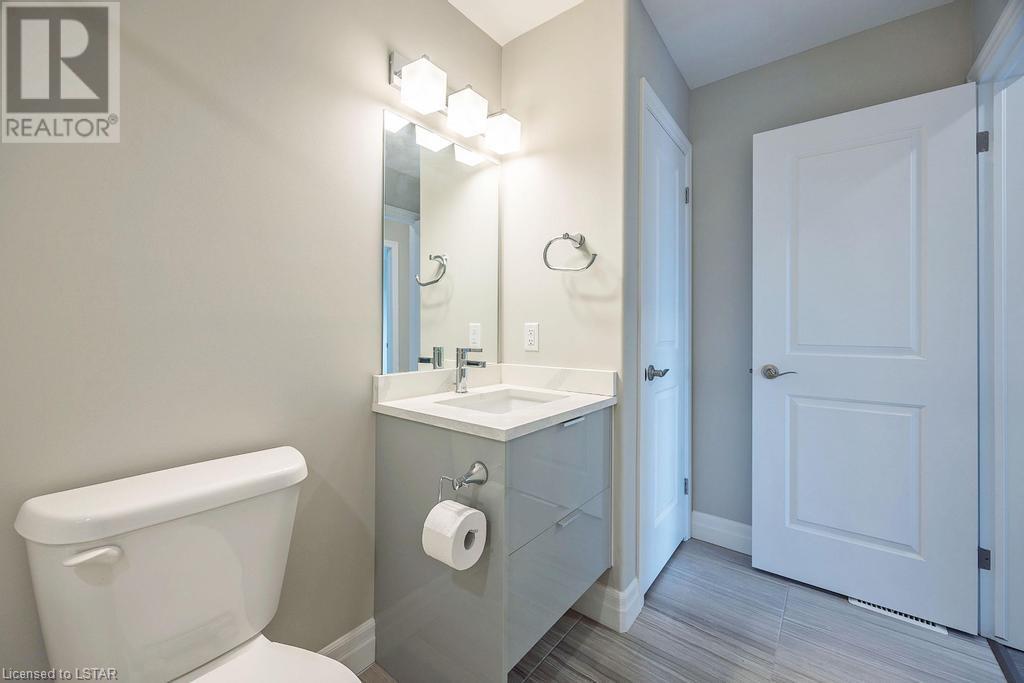 811 SARNIA Road Unit# 6