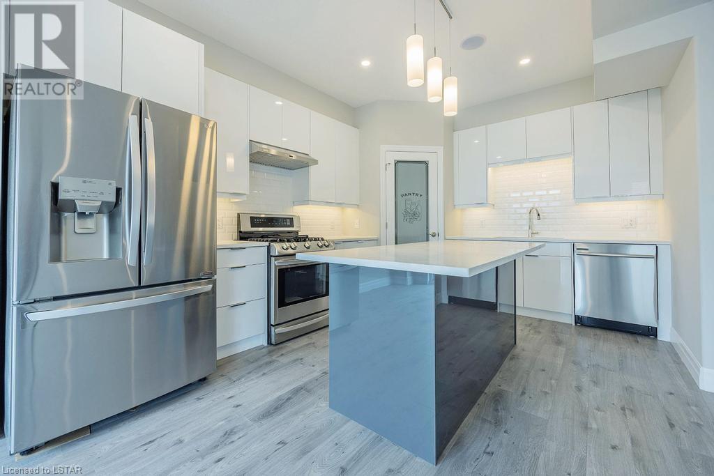 811 SARNIA Road Unit# 6