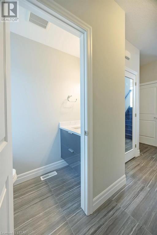 811 SARNIA Road Unit# 6