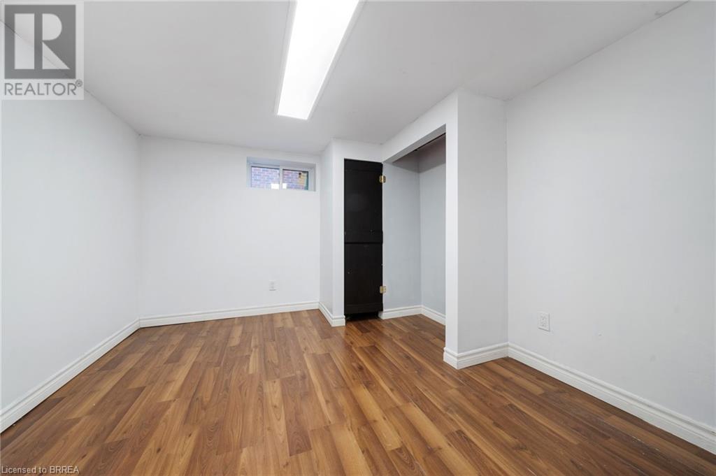 147 DUNDAS Street