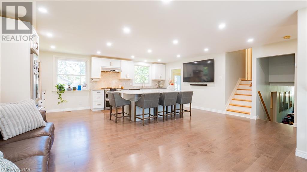 902 FONTAINE Road