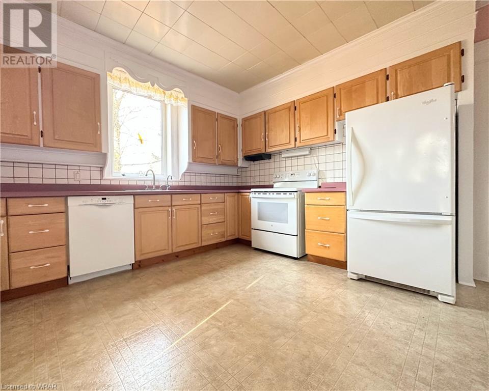135 ELGIN Street N