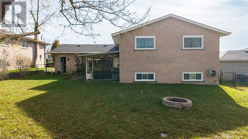 18 AUSTIN Crescent