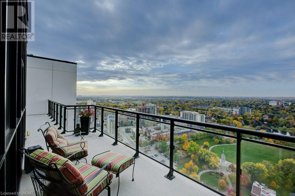 60 CHARLES Street W Unit# PH3105