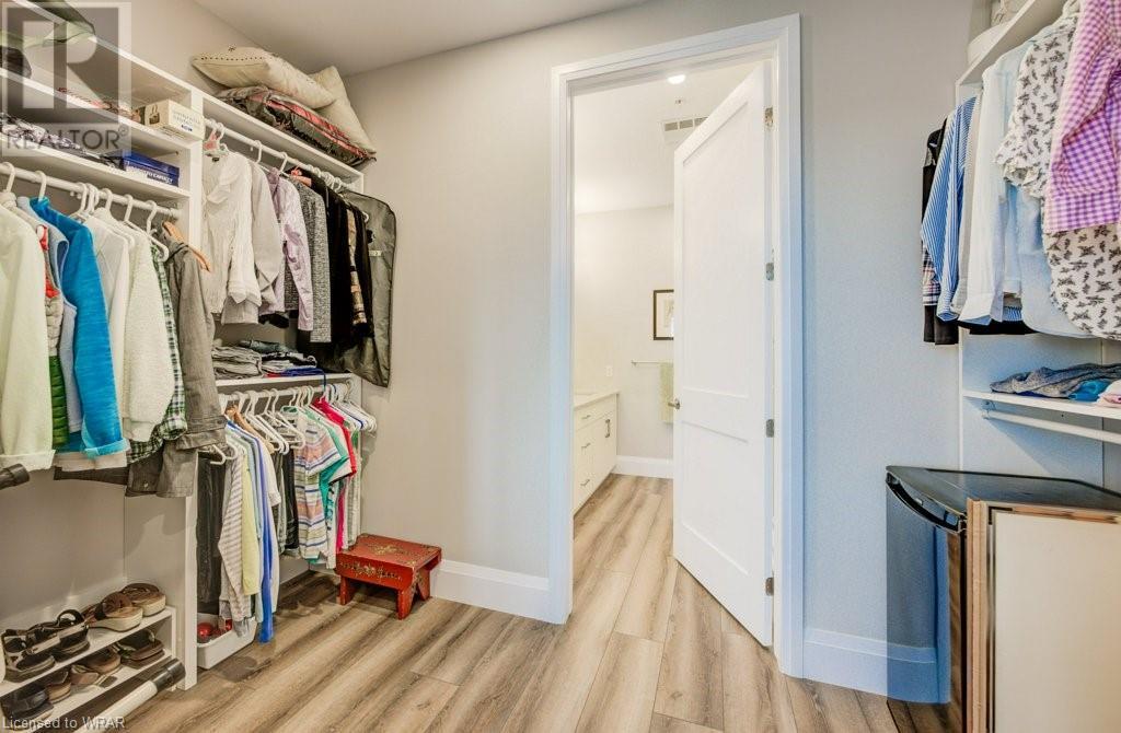 60 CHARLES Street W Unit# PH3105