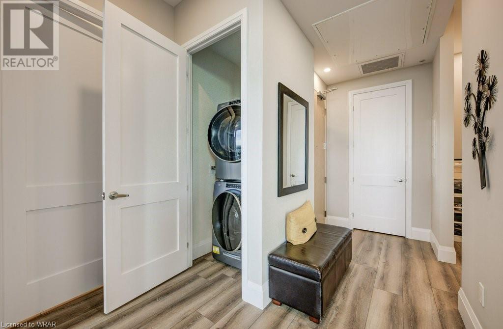 60 CHARLES Street W Unit# PH3105