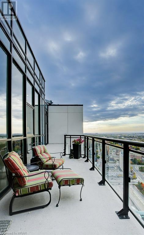 60 CHARLES Street W Unit# PH3105