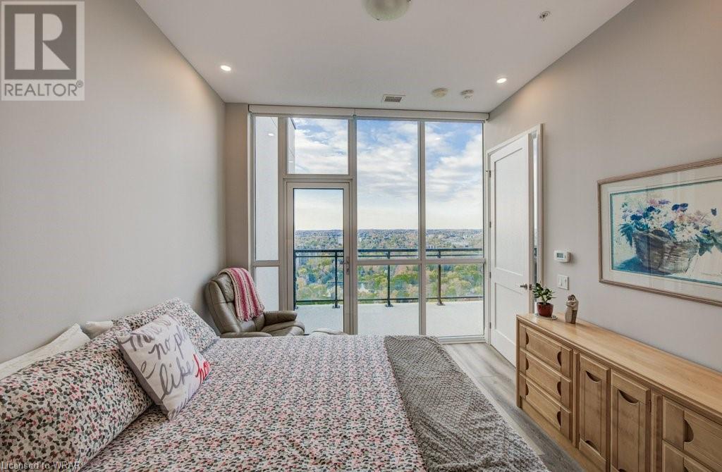 60 CHARLES Street W Unit# PH3105