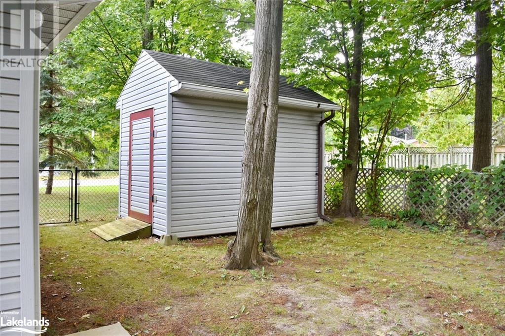 2A SILVER BIRCH Avenue