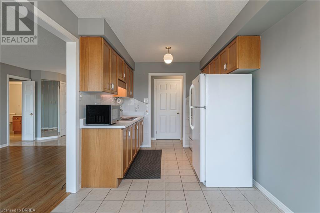 416 LIMERIDGE Road E Unit# 316