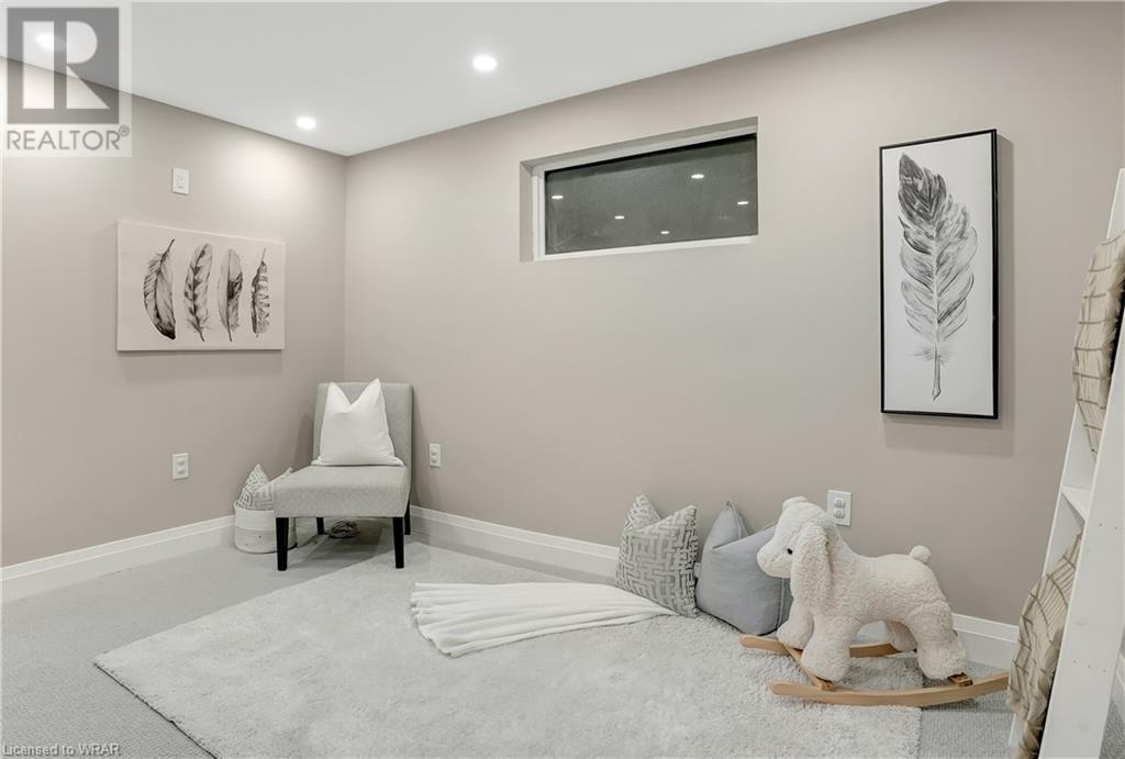 12 COLUMBINE Crescent