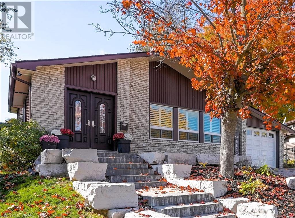 12 COLUMBINE Crescent