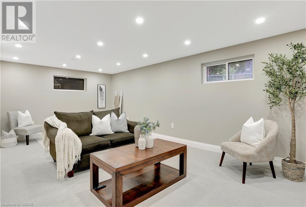12 COLUMBINE Crescent