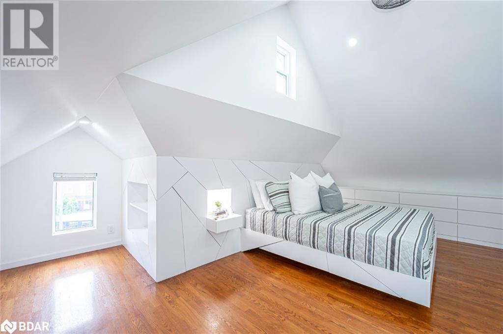 36 SOPHIA Street W