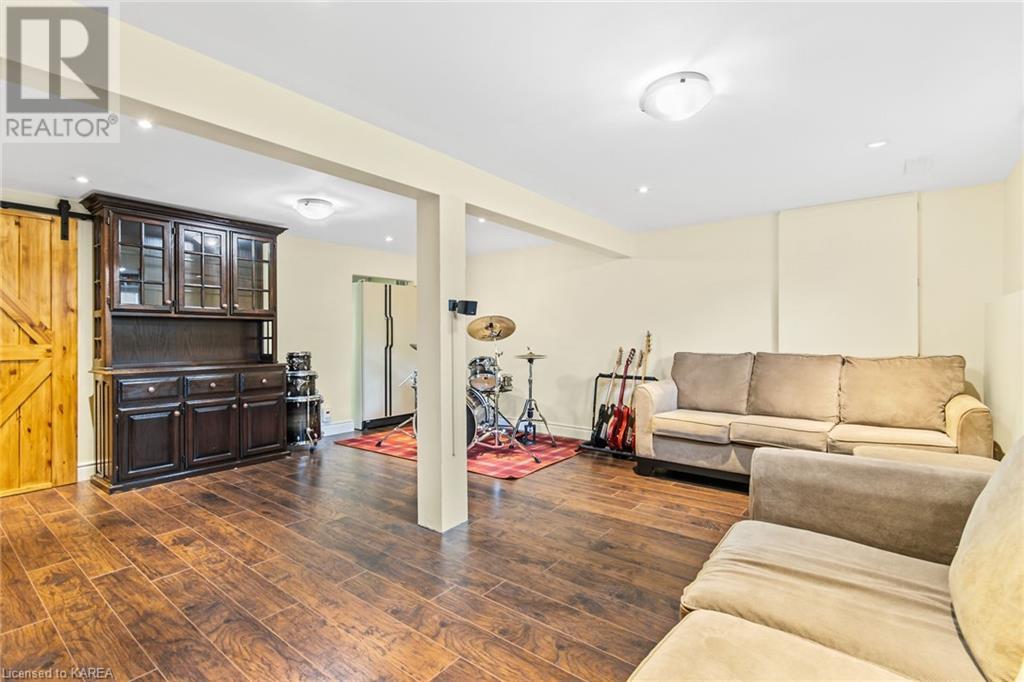 924 NEWHALL Drive