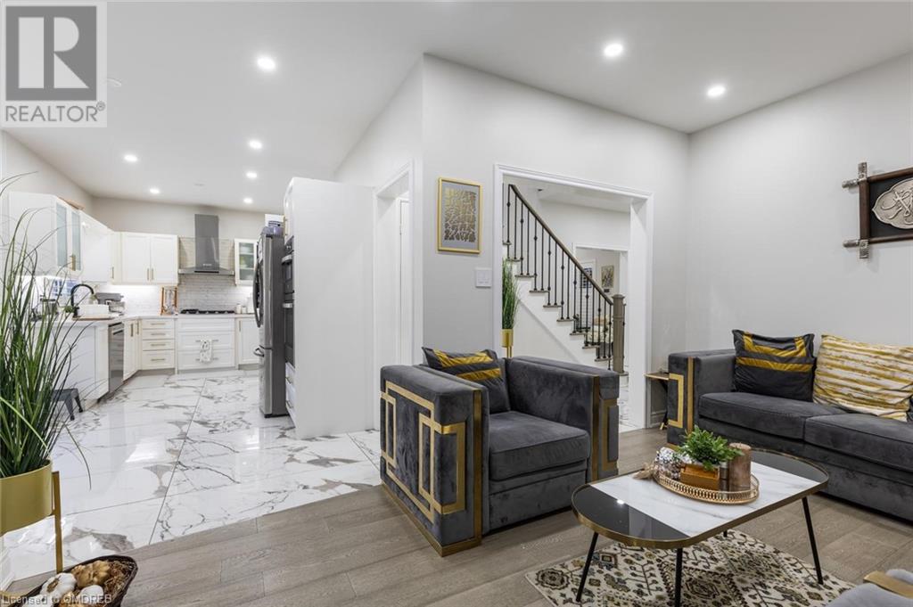 6993 AMOUR Terrace