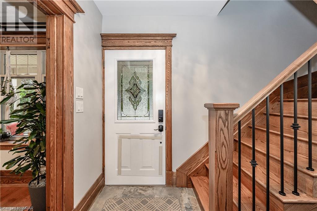 558 VINE Street