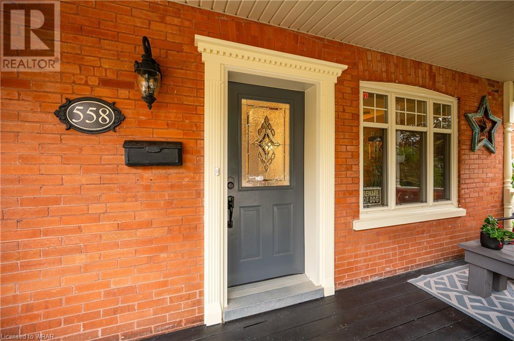 558 VINE Street