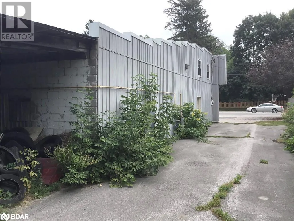 73 KING Street E