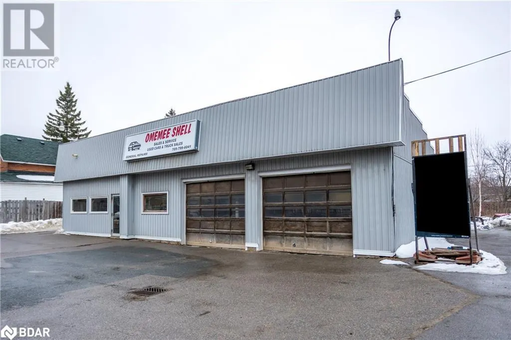 73 KING Street E