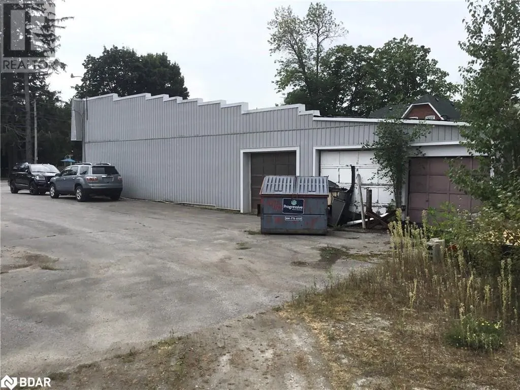73 KING Street E