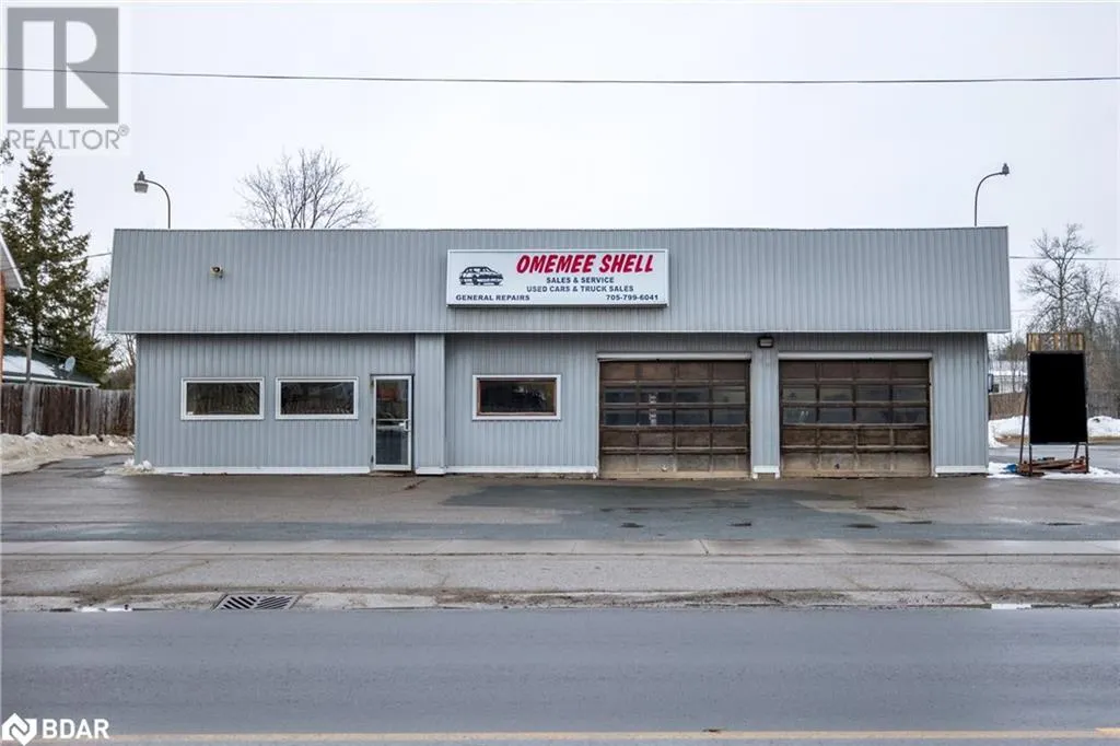 73 KING Street E