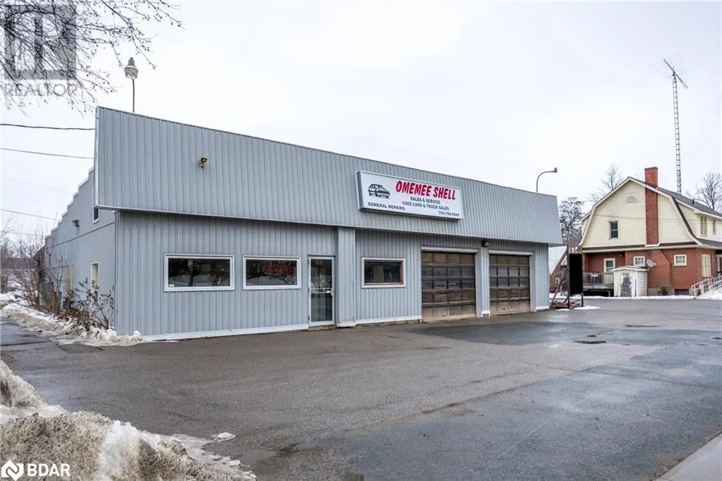 73 KING Street E