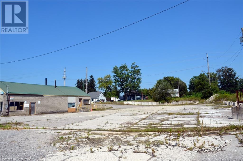 458 QUEENSWAY Highway W