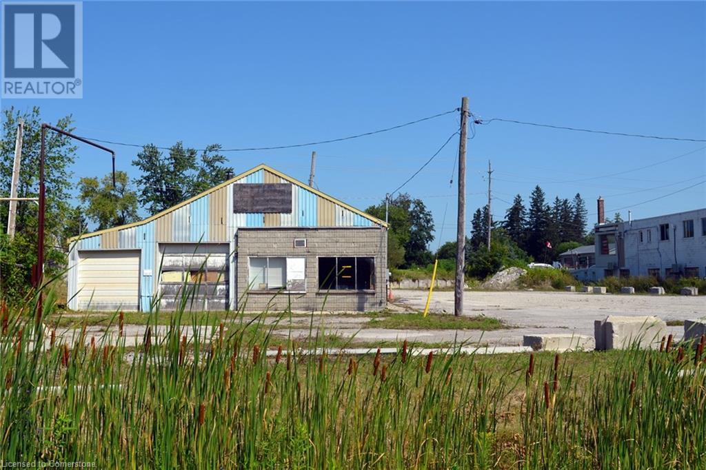 458 QUEENSWAY Highway W