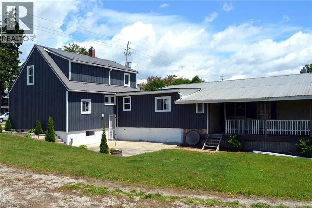 404 QUEENSWAY Street W